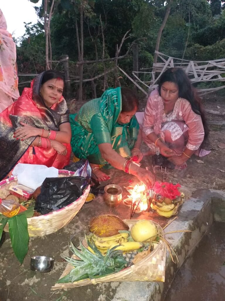 छठ 2022 -खरना के साथ डूबते सूरज को अर्घ्य देकर 36 घंटे का व्रत आरंभ 2 WhatsApp Image 2022 10 31 at 00.38.46 1 छठ 2022 -खरना के साथ डूबते सूरज को अर्घ्य देकर 36 घंटे का व्रत आरंभ