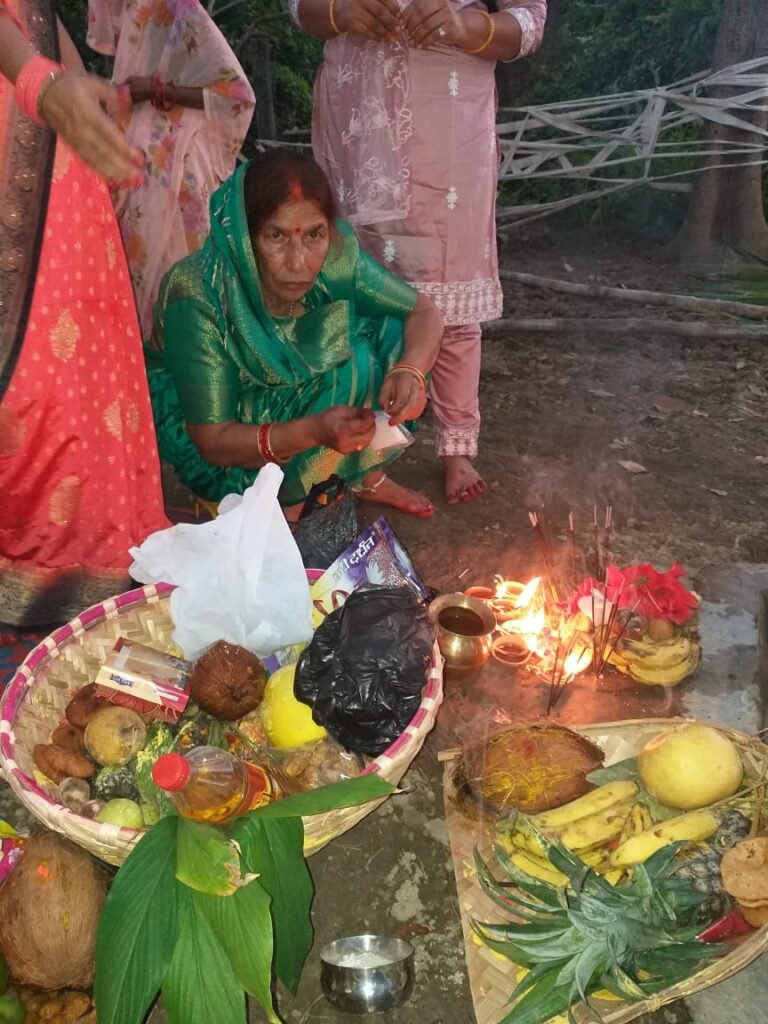 छठ 2022 -खरना के साथ डूबते सूरज को अर्घ्य देकर 36 घंटे का व्रत आरंभ 3 WhatsApp Image 2022 10 31 at 00.38.47 1 छठ 2022 -खरना के साथ डूबते सूरज को अर्घ्य देकर 36 घंटे का व्रत आरंभ