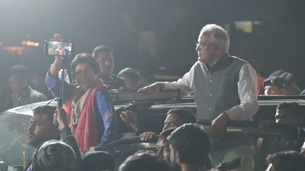 छत्तीसगढ़ प्रभारी कुमारी शैलजा का एयरपोर्ट में भव्य स्वागत ,कार्यकर्ताओ में दिखा उत्साह 4 IMG 20221225 WA0149 छत्तीसगढ़ प्रभारी कुमारी शैलजा का एयरपोर्ट में भव्य स्वागत ,कार्यकर्ताओ में दिखा उत्साह