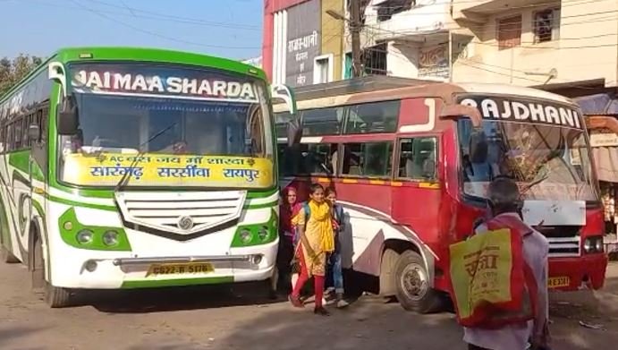 bus 1 CG NEWS : जिला परिवहन विभाग का सुस्त रवैया, निजी बस संचालक यात्रियों से वसूल रहे मनमाना किराया