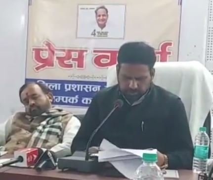 मंत्री के बगल बैठ गहरी नींद में सोये विधायक, सोशल मीडिया पर जमकर वायरल, देखें Video... 1 viral 1 मंत्री के बगल बैठ गहरी नींद में सोये विधायक, सोशल मीडिया पर जमकर वायरल, देखें Video...