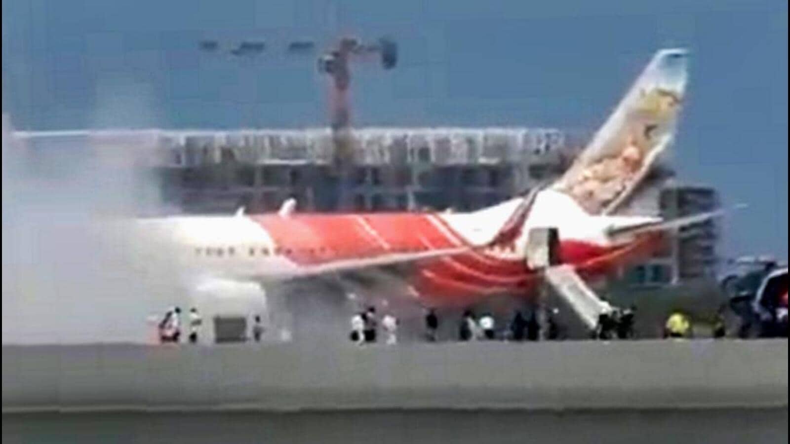 air india express 1 Air India Express के इंजन में लगी आग, कराई इमरजेंसी लैंडिंग …