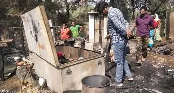 image 41 CG News : आगजनी से 25 घर जले, सारा सामान जलकर खाक, लोग हुए बेघर