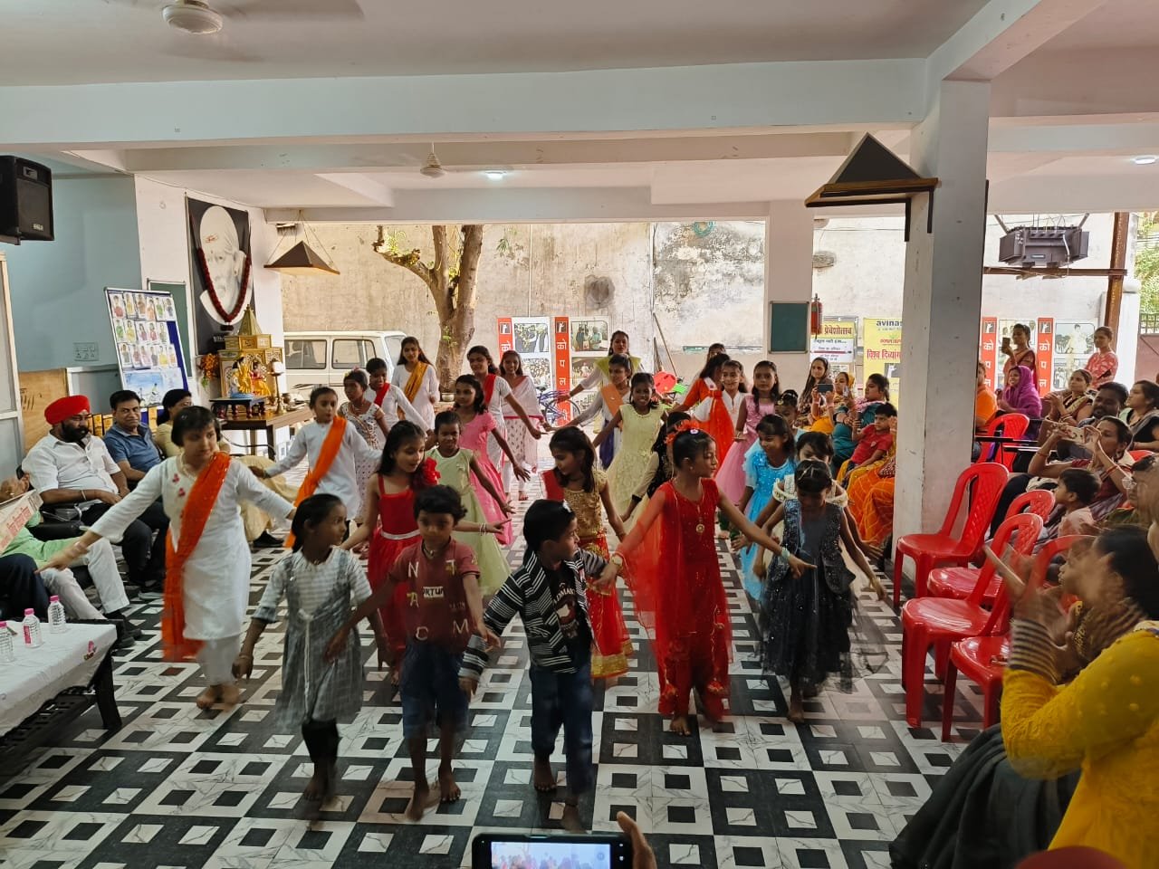 WhatsApp Image 2023 05 22 at 10.01.04 PM समर कैंप में बच्चो ने चित्रकला नृत्य और कराटे में महारत हासिल की
