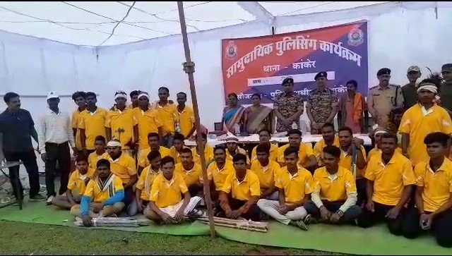 pakhanjur सुदुर नक्सली इलाके में पुलिस ने की ग्रामीणों के साथ बैठक
