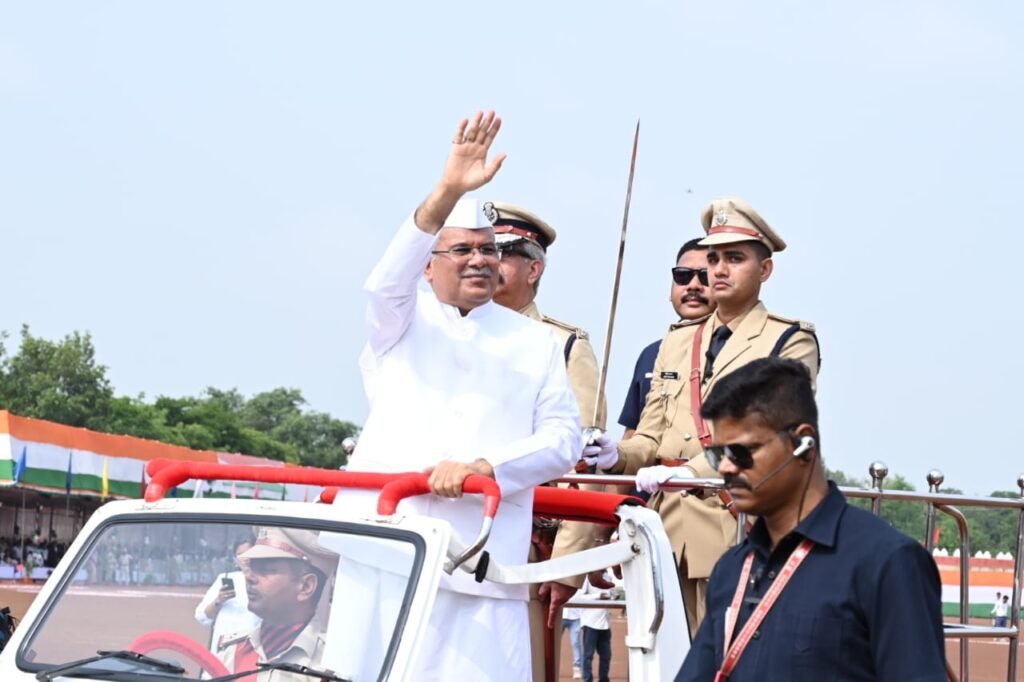 IMG 20230815 WA0068 आजादी की 76 वीं वर्षगांठ: मुख्यमंत्री ने राजधानी रायपुर के पुलिस परेड ग्राउंड में किया ध्वजारोहण : प्रदेशवासियों को अनेक सौगात