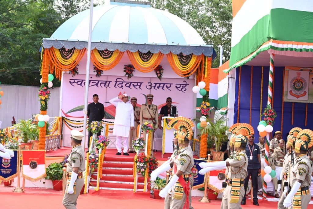 IMG 20230815 WA0077 1 आजादी की 76 वीं वर्षगांठ: मुख्यमंत्री ने राजधानी रायपुर के पुलिस परेड ग्राउंड में किया ध्वजारोहण : प्रदेशवासियों को अनेक सौगात