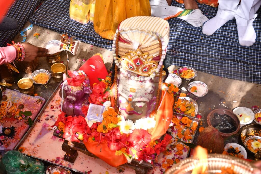 IMG 20230829 WA0001 बीरगांव के प्राचिन शिव मंदिर में पकंज शर्मा ने सपत्नीक किया रुद्रअभिषेक, हजारों श्रद्धालु उपस्थित