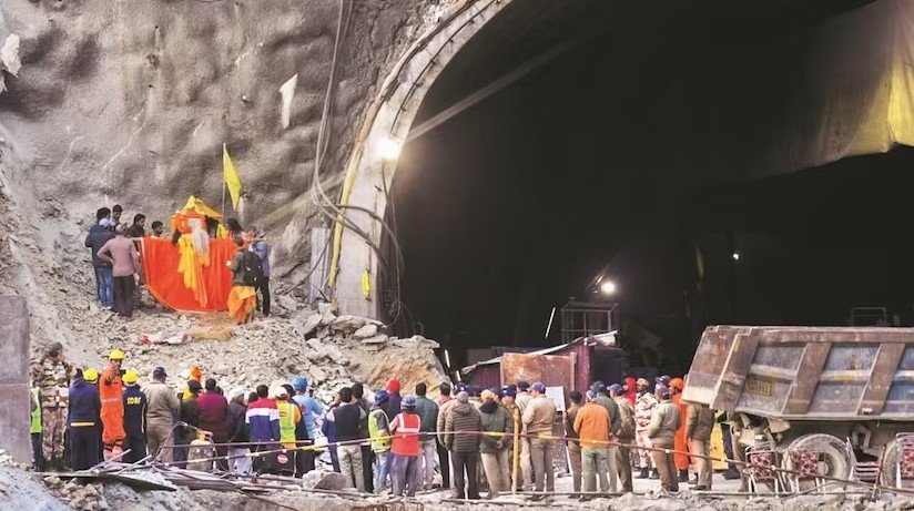 silkyara rescue Silkyara Tunnel Rescue: कुछ ही देर में 17 दिन की जंग के बाद बाहर आ सकते हैं मजदूर,भारत ने जीती जंग