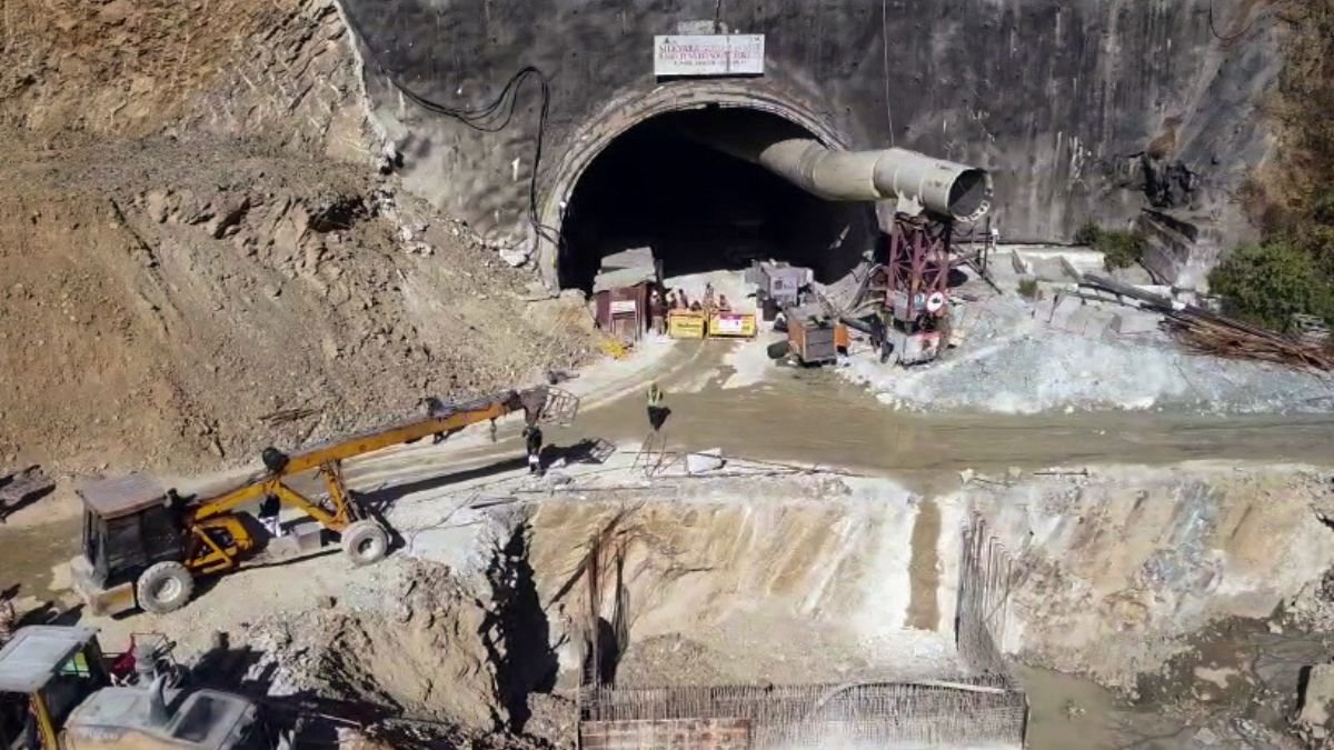 silkyara tunnel सिलक्यारा सुरंग में फंसे 41 श्रमिक कुछ ही घंटे में आ सकते हैं बाहर, रेस्क्यू ऑपरेशन का आखिरी पड़ाव