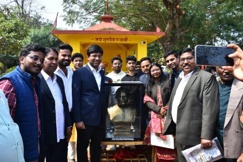 मुख्यमंत्री ने कैम्प कार्यालय में पूर्व प्रधानमंत्री अटल बिहारी वाजपेयी की मूर्ति का किया अनावरण 2 8c5c8a37 83bb 4138 96c4 e0b67d6fa05c मुख्यमंत्री ने कैम्प कार्यालय में पूर्व प्रधानमंत्री अटल बिहारी वाजपेयी की मूर्ति का किया अनावरण