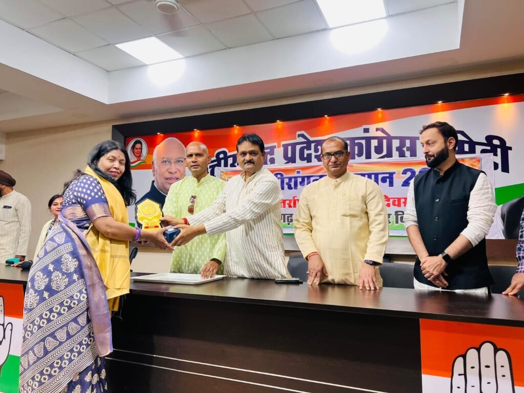 कांग्रेस ने महिला पत्रकारो को कलम वीरांगना सम्मान दिया 2 97b19324 a3a3 4b18 bf41 2b2c719c8132 कांग्रेस ने महिला पत्रकारो को कलम वीरांगना सम्मान दिया