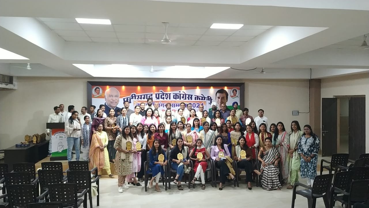 कांग्रेस ने महिला पत्रकारो को कलम वीरांगना सम्मान दिया 1 b4929971 062c 4064 b77e 10ba50b89de3 कांग्रेस ने महिला पत्रकारो को कलम वीरांगना सम्मान दिया