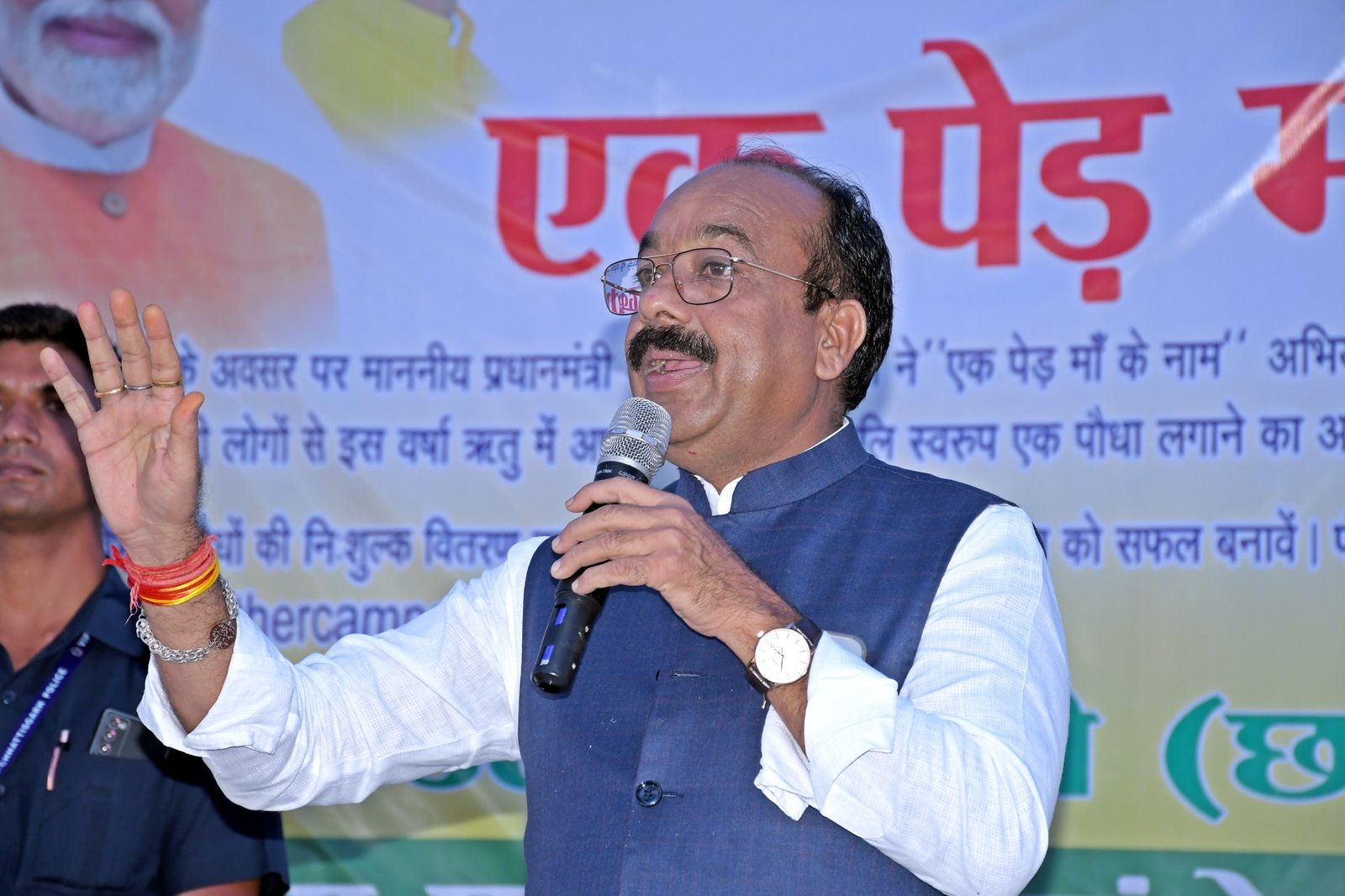 एक पेड़ मां के नाम : उप मुख्यमंत्री अरुण साव ने अपनी मां के सम्मान में लगाया पौधा 1 5adc4b5b 9b69 4f48 b623 a9d4d7b116e5 एक पेड़ मां के नाम : उप मुख्यमंत्री अरुण साव ने अपनी मां के सम्मान में लगाया पौधा