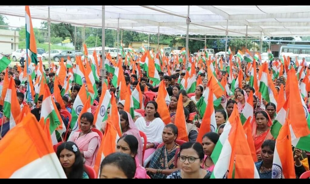 1000398935 प्रदेश अध्यक्ष किरण देव,मंत्री रामविचार नेताम,श्याम बिहारी जयसवाल,पूर्व मंत्री,विधायक अजय चंद्राकर के नेतृत्व में धूम धाम से निकली तिरंगा यात्राएं