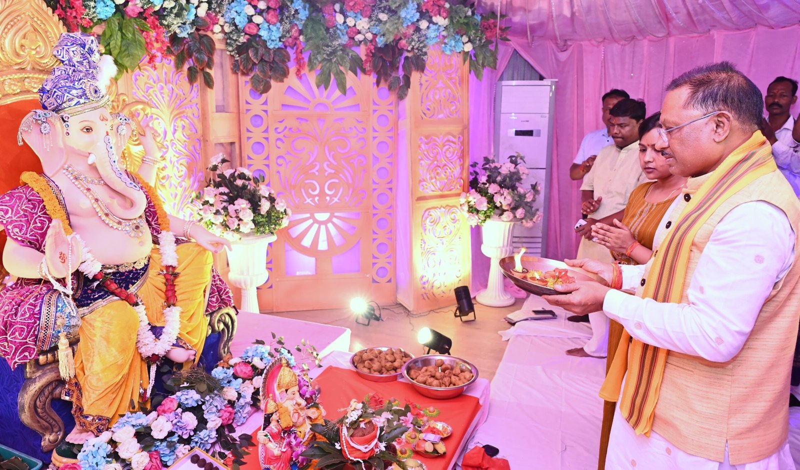 मुख्यमंत्री निवास में विध्नहर्ता की विधिवत स्थापना, सीएम ने की प्रदेश की मंगल कामना 1 cdabfc00 0588 4129 af22 66ce81119eff scaled मुख्यमंत्री निवास में विध्नहर्ता की विधिवत स्थापना, सीएम ने की प्रदेश की मंगल कामना