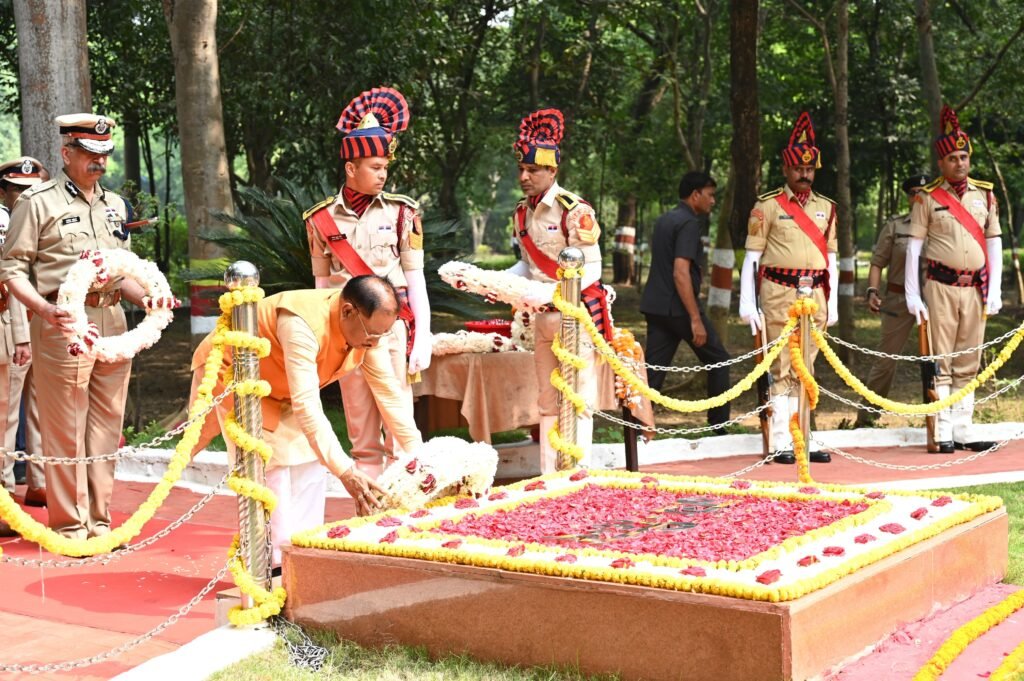 1001301214 1 राज्यपाल रमेन डेका ने राजीव स्मृति वन शहीद वाटिका पहुंचकर शहीदों को दी श्रद्धांजलि