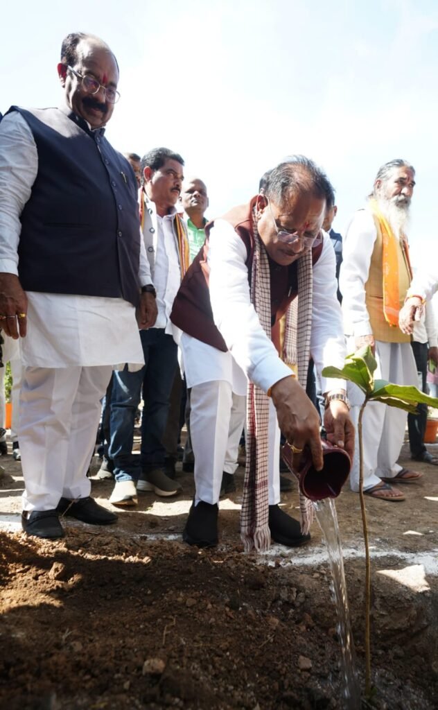 वसुधैव कुटुम्बकं और देशभक्ति का पाठ पढ़ाती है हमारी सनातन परम्परा : मुख्यमंत्री विष्णुदेव साय 3 1002148575 वसुधैव कुटुम्बकं और देशभक्ति का पाठ पढ़ाती है हमारी सनातन परम्परा : मुख्यमंत्री विष्णुदेव साय