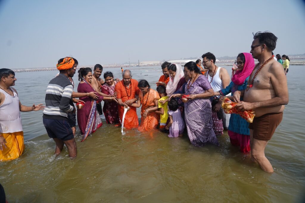 1002722984 महाकुंभ 2025: सांसद बृजमोहन अग्रवाल ने त्रिवेणी संगम में सपत्नीक किया स्नान,