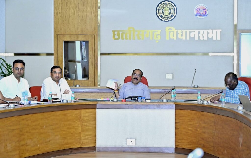 उप मुख्यमंत्री अरुण साव ने नगरीय निकायों के कार्यों की समीक्षा की 2 ea72ceab 72b9 45ef 90c0 e89524638fe1 उप मुख्यमंत्री अरुण साव ने नगरीय निकायों के कार्यों की समीक्षा की