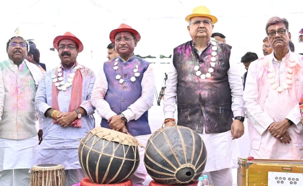 1002968380 विधानसभा में होली मिलन, फाग गीतों में डूबे मंत्री विधायक