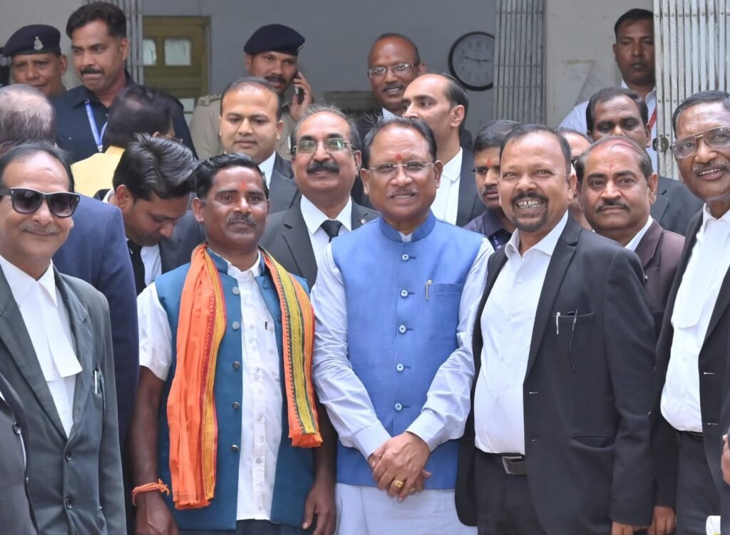 1003009796 मुख्यमंत्री साय ने बार काउंसिल के जीर्णोद्धार एवं ई-लाइब्रेरी निर्माण के लिए 1 करोड़ रुपए प्रदान करने की घोषणा की