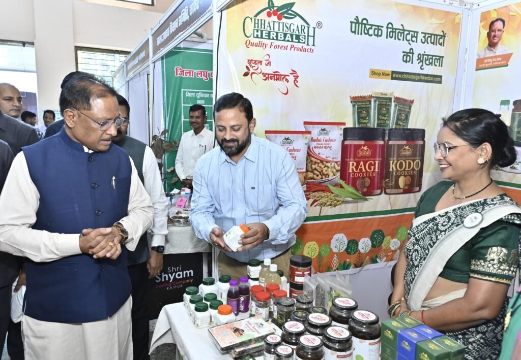 1003149686 आदिवासी समुदायों के लिए वन आधारित जीविकोपार्जन के अवसर विषय पर कार्यशाला को मुख्यमंत्री साय ने किया संबोधित