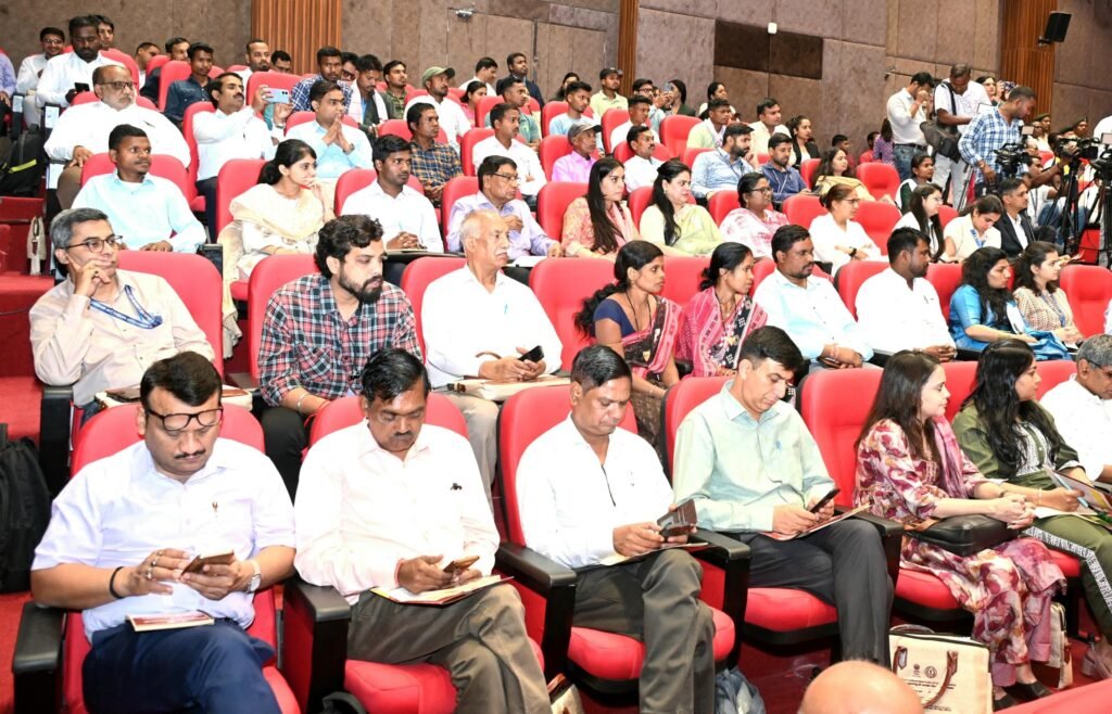 1003149687 आदिवासी समुदायों के लिए वन आधारित जीविकोपार्जन के अवसर विषय पर कार्यशाला को मुख्यमंत्री साय ने किया संबोधित