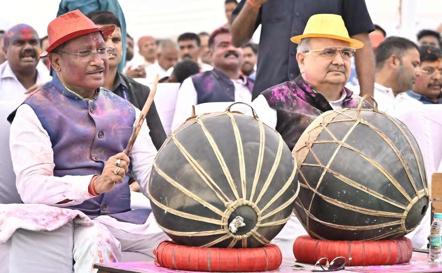 IMG 20250312 WA0534 विधानसभा में होली मिलन, फाग गीतों में डूबे मंत्री विधायक