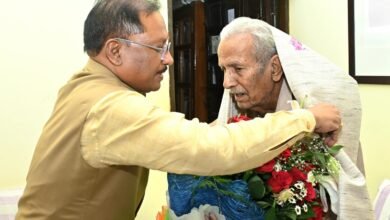 IMG 20250323 WA0601 मुख्यमंत्री विष्णुदेव साय ने साहित्यकार विनोद कुमार शुक्ल के निवास पहुंचकर की उनसे मुलाकात