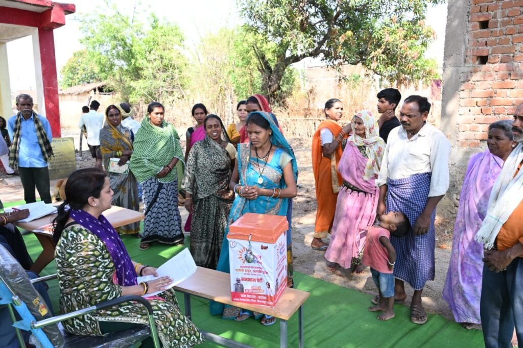 1003298770 प्रदेश-व्यापी सुशासन तिहार: तीन दिन में मिले तीन लाख से अधिक आवेदन, गांव-गांव, शहर-शहर में लगी समाधान पेटियां