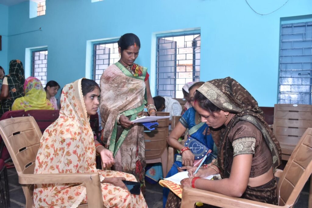 1003298771 प्रदेश-व्यापी सुशासन तिहार: तीन दिन में मिले तीन लाख से अधिक आवेदन, गांव-गांव, शहर-शहर में लगी समाधान पेटियां