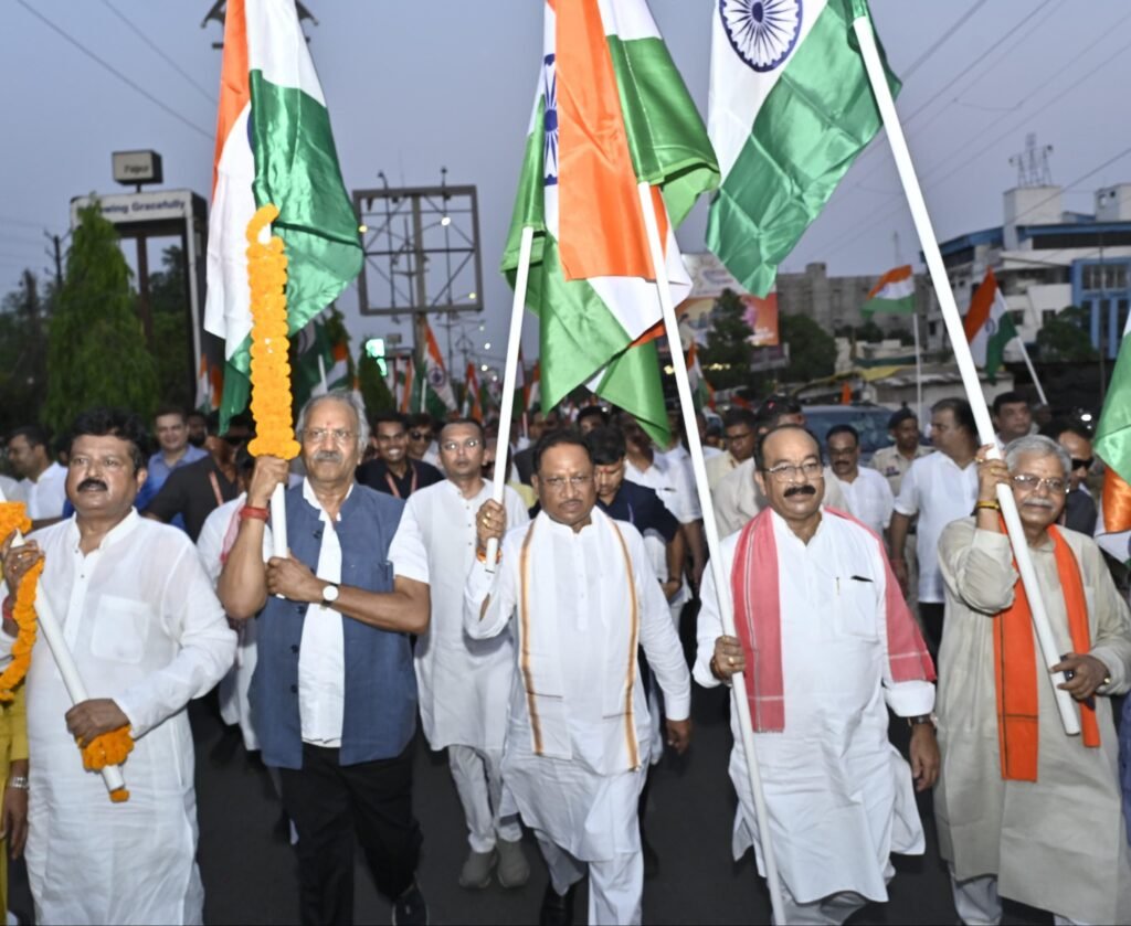 तिरंगा यात्रा में उमड़ा जन सैलाब, नागरिकों ने दिया एकजुटता और देशभक्ति का संदेश 2 1003720332 तिरंगा यात्रा में उमड़ा जन सैलाब, नागरिकों ने दिया एकजुटता और देशभक्ति का संदेश