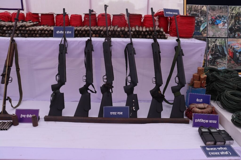 करेगुट्टालू पहाड़ियों में सुरक्षा बलो को मिली बड़ी कामयाबी,31 माओवादी ढेर, 216 ठिकाने ध्वस्त 2 1003720369 करेगुट्टालू पहाड़ियों में सुरक्षा बलो को मिली बड़ी कामयाबी,31 माओवादी ढेर, 216 ठिकाने ध्वस्त