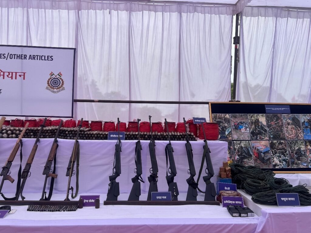 करेगुट्टालू पहाड़ियों में सुरक्षा बलो को मिली बड़ी कामयाबी,31 माओवादी ढेर, 216 ठिकाने ध्वस्त 4 1003720371 करेगुट्टालू पहाड़ियों में सुरक्षा बलो को मिली बड़ी कामयाबी,31 माओवादी ढेर, 216 ठिकाने ध्वस्त