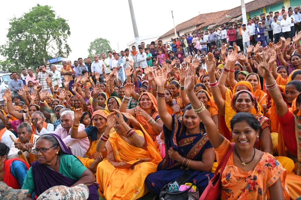 मुख्यमंत्री ने 220 करोड़ रूपए की लागत से बन रही सिद्धबाबा सिंचाई जलाशय परियोजना का किया निरीक्षण 2 1003738743 मुख्यमंत्री ने 220 करोड़ रूपए की लागत से बन रही सिद्धबाबा सिंचाई जलाशय परियोजना का किया निरीक्षण