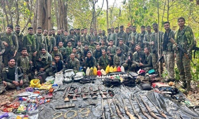 10 करोड़ के इनामी नक्सली को ढेर करने के बाद जवानों ने मनाया जश्न, जानिए कौन था बसवा राजू 1 3fcba02b 1f42 4e8e a648 ff5dc9a32009 10 करोड़ के इनामी नक्सली को ढेर करने के बाद जवानों ने मनाया जश्न, जानिए कौन था बसवा राजू