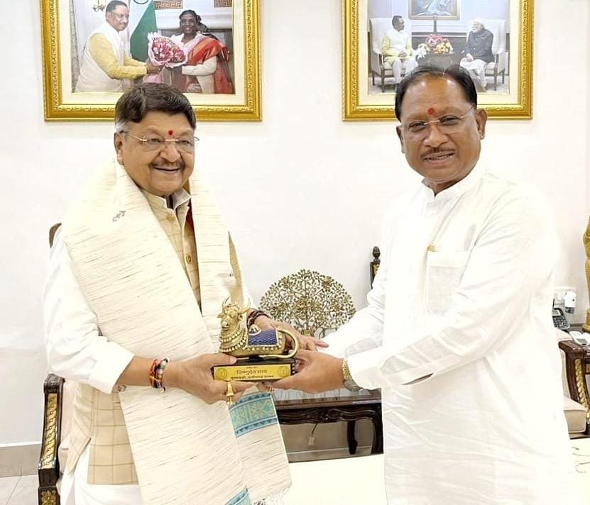 मुख्यमंत्री विष्णुदेव साय से मध्यप्रदेश के कैबिनेट मंत्री कैलाश विजयवर्गीय ने की सौजन्य मुलाकात 1 4e4dd5e5 9e27 4f0c aa00 ad0d7a28642b मुख्यमंत्री विष्णुदेव साय से मध्यप्रदेश के कैबिनेट मंत्री कैलाश विजयवर्गीय ने की सौजन्य मुलाकात