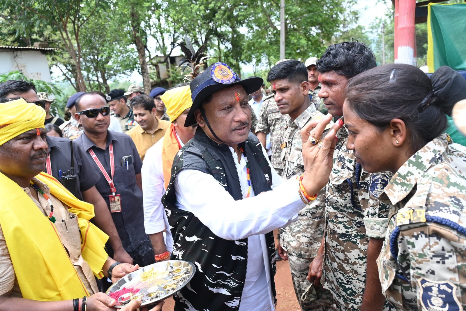 IMG 20250523 WA0623 scaled मुख्यमंत्री साय पहुंचे बासिंग कैंप,सफल ऑपरेशन को अंजाम देने वाले जवानों से की मुलाकात