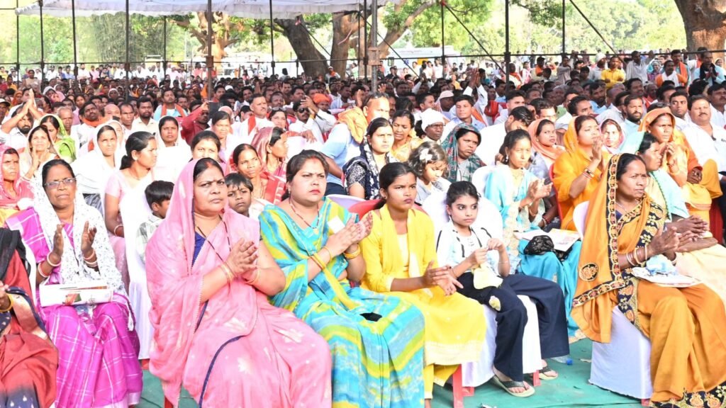 मुख्यमंत्री विष्णु देव साय की पटना गांव के अमराई में लगी चौपाल 4 IMG 5768 मुख्यमंत्री विष्णु देव साय की पटना गांव के अमराई में लगी चौपाल