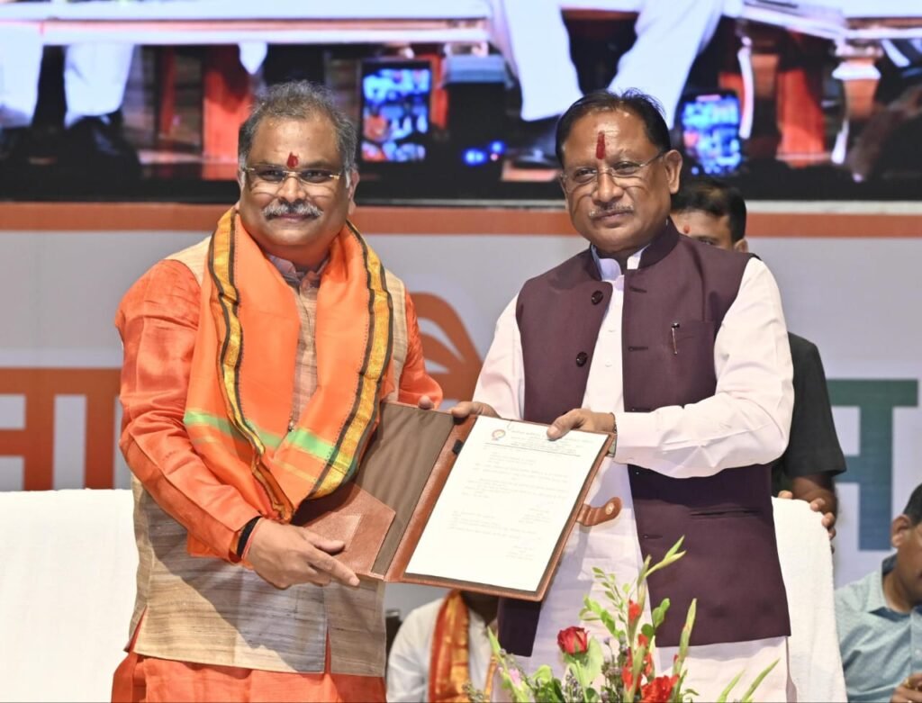 मुख्यमंत्री विष्णुदेव साय ने छत्तीसगढ़ स्टेट बेवरेजेस कॉर्पोरेशन के अध्यक्ष श्रीनिवास मद्दी के पदभार ग्रहण समारोह में हुए शामिल 2 1003986108 मुख्यमंत्री विष्णुदेव साय ने छत्तीसगढ़ स्टेट बेवरेजेस कॉर्पोरेशन के अध्यक्ष श्रीनिवास मद्दी के पदभार ग्रहण समारोह में हुए शामिल