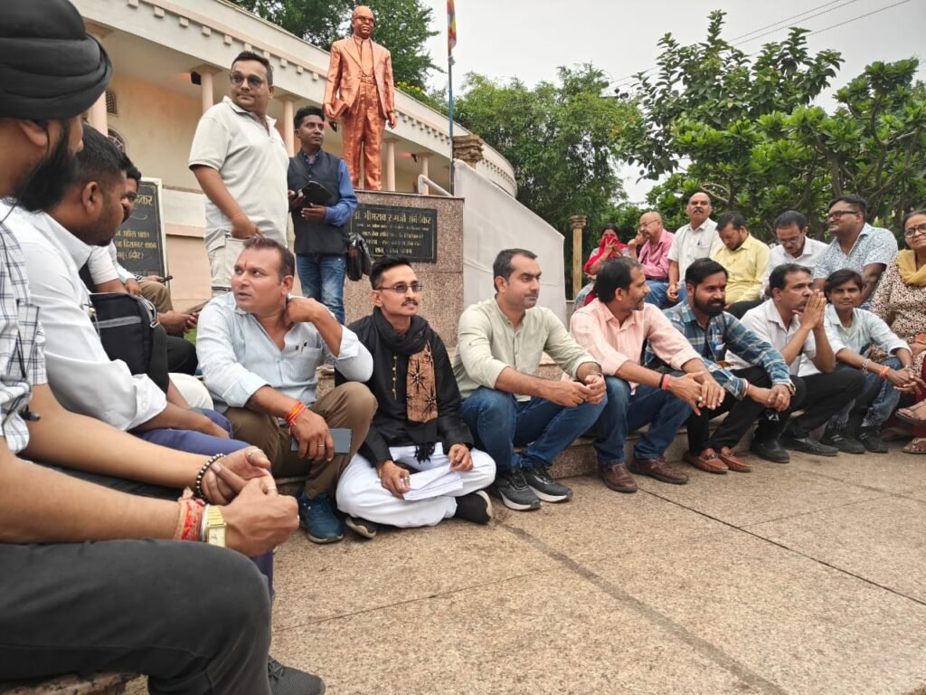 स्वास्थ विभाग द्वारा पत्रकारों के लिए जारी दिशा निर्देश का मीडिया समूह ने किया विरोध , फाड़ा आदेश 2 1004113280 स्वास्थ विभाग द्वारा पत्रकारों के लिए जारी दिशा निर्देश का मीडिया समूह ने किया विरोध , फाड़ा आदेश