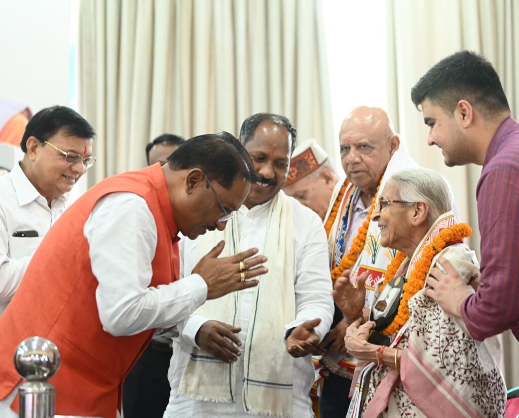 सेनानियों का संघर्ष हम सबके लिए प्रेरणास्रोत - मुख्यमंत्री विष्णु देव साय 4 1004206156 1 सेनानियों का संघर्ष हम सबके लिए प्रेरणास्रोत - मुख्यमंत्री विष्णु देव साय