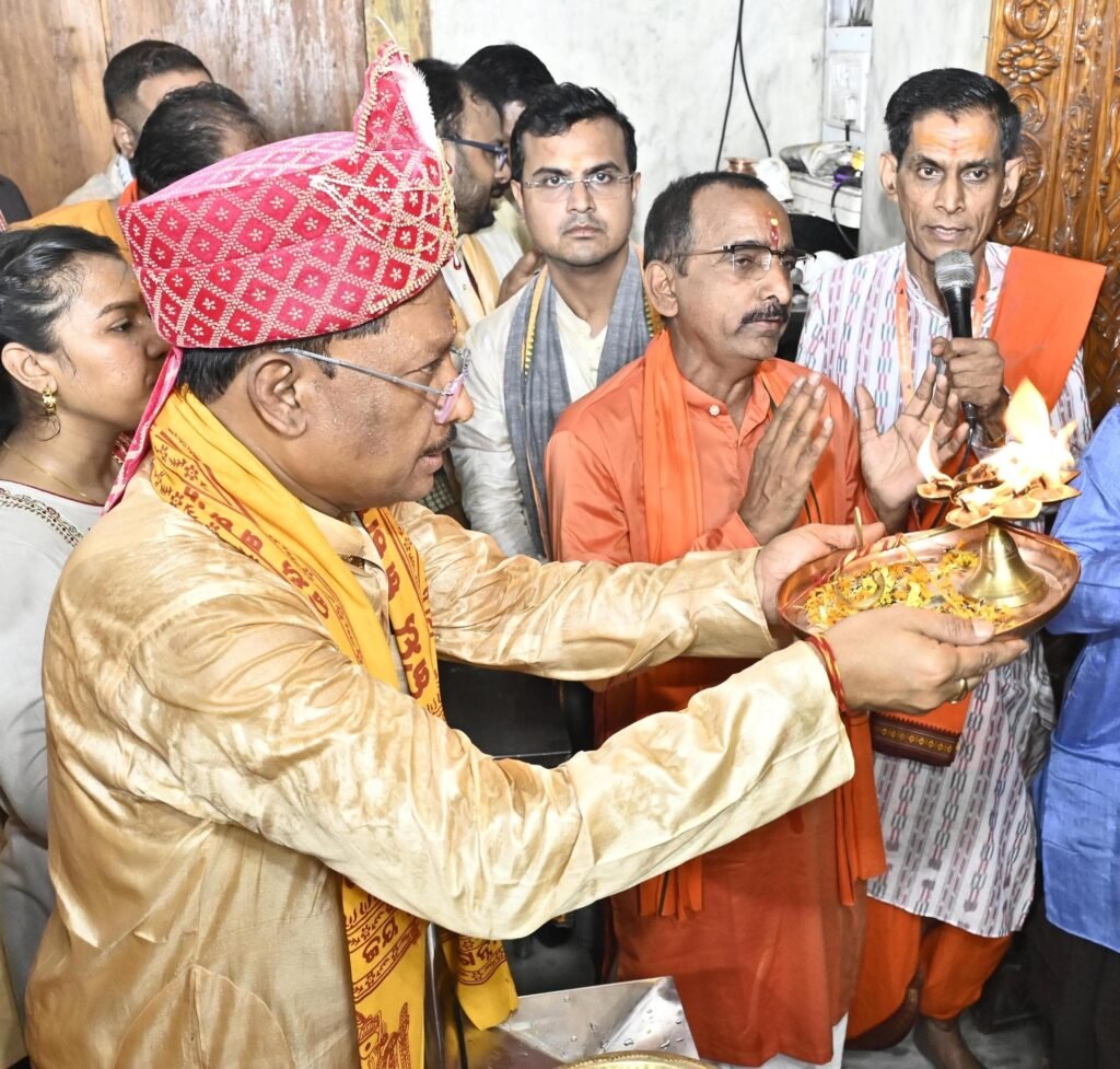 रथयात्रा महोत्सव में शामिल हुए राज्यपाल रमेन डेका 2 5c723667 8bd4 44de acd2 e73ec231f890 रथयात्रा महोत्सव में शामिल हुए राज्यपाल रमेन डेका