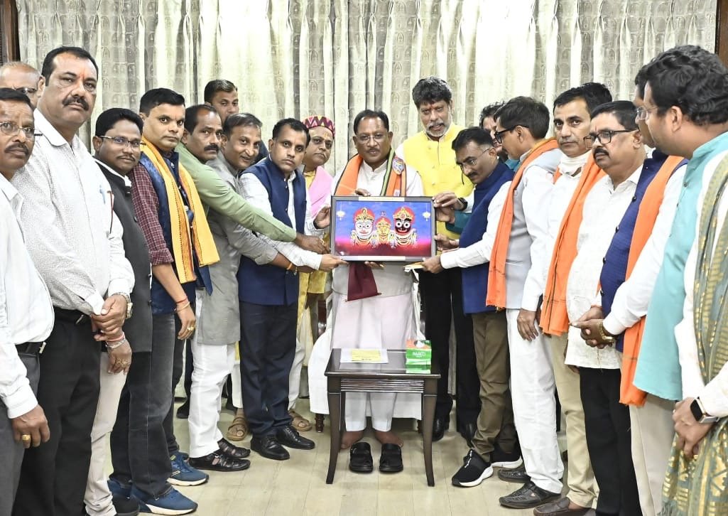 मुख्यमंत्री विष्णु देव साय को बस्तर के ऐतिहासिक ‘गोंचा महापर्व’ का आमंत्रण : ‘तुपकी’ भेंट कर किया गया सम्मान 2 61653b5c a5f3 45d9 8d75 2151440e48c5 मुख्यमंत्री विष्णु देव साय को बस्तर के ऐतिहासिक ‘गोंचा महापर्व’ का आमंत्रण : ‘तुपकी’ भेंट कर किया गया सम्मान