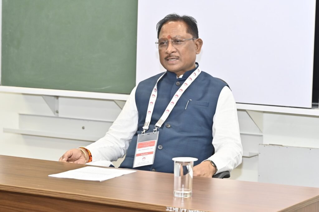 मुख्यमंत्री ने मुलाकात के दौरान दंतेवाड़ा के युवा उद्यमियों को किया प्रोत्साहित: आईआईएम में दंतेवाड़ा के 50 युवा उद्यमी ले रहे हैं प्रशिक्षण - Current News