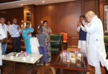 988e39f5 58e9 43ec 9cf6 3fa4e605491e शहादत को नमन: केंद्रीय गृह मंत्री अमित शाह ने शहीद आकाश राव गिरिपुंजे के परिजनों से की मुलाकात