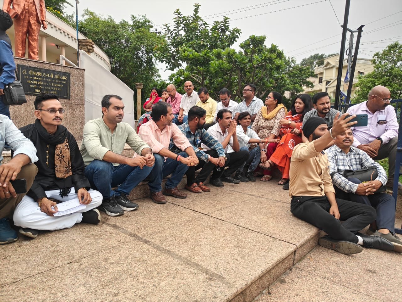 स्वास्थ विभाग द्वारा पत्रकारों के लिए जारी दिशा निर्देश का मीडिया समूह ने किया विरोध , फाड़ा आदेश 1 IMG 20250618 WA0649 स्वास्थ विभाग द्वारा पत्रकारों के लिए जारी दिशा निर्देश का मीडिया समूह ने किया विरोध , फाड़ा आदेश