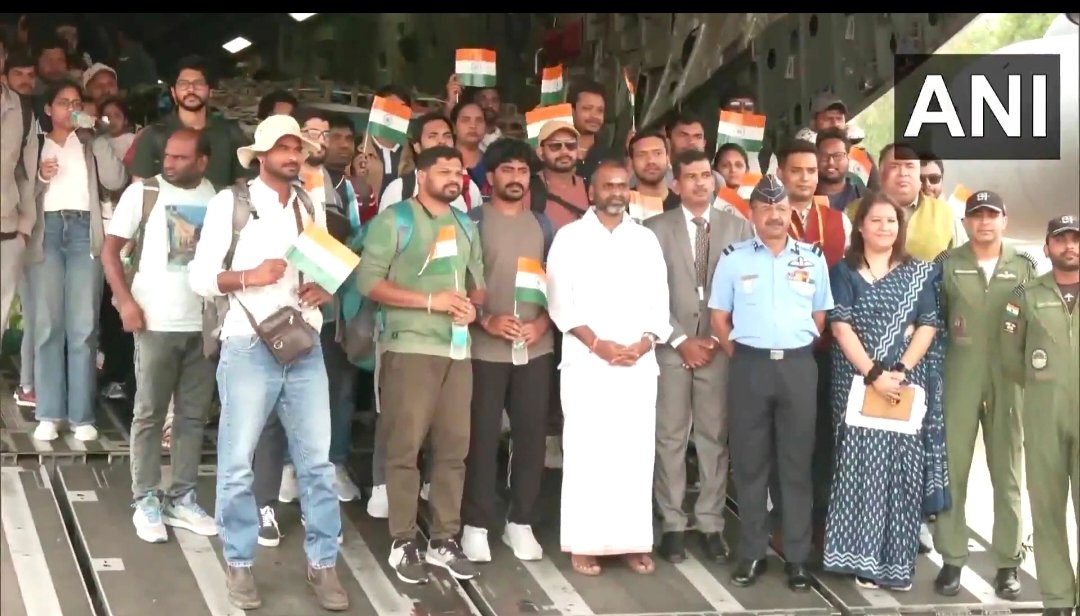 Opretion Sindhu : इजरायल से निकाले गए 161 नागरिकों का जत्था भारत पहुंचा , विदेश राज्य मंत्री ने किया स्वागत 1 IMG 20250624 112520 Opretion Sindhu : इजरायल से निकाले गए 161 नागरिकों का जत्था भारत पहुंचा , विदेश राज्य मंत्री ने किया स्वागत