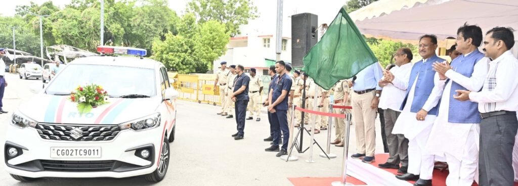 मुख्यमंत्री ने परिवहन सुरक्षा बेड़े में शामिल 48 वाहनों को झंडी दिखाकर किया रवाना 2 a6ec51b8 2e8f 4867 9c33 32242147a23f मुख्यमंत्री ने परिवहन सुरक्षा बेड़े में शामिल 48 वाहनों को झंडी दिखाकर किया रवाना